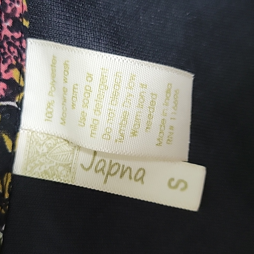 Flowery blouse - Picture 2 of 4